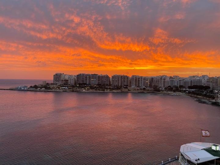 F2 - Lovely Two Bedrooms Flat Sea View, St Julians Saint Julian's Екстериор снимка